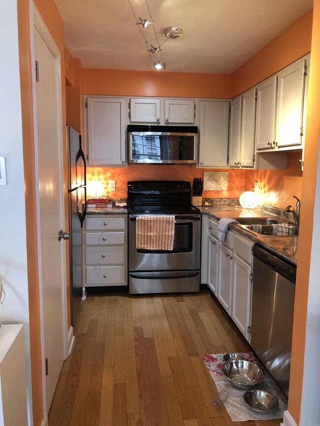 Fully equipped kitchen with pantry - 109 N Main St