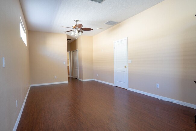 Foto del edificio - 4 Bed 3 Bath Home for Rent