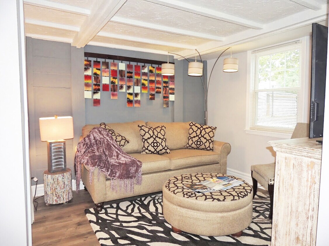 Foto principal - 2292 W. 40th Street