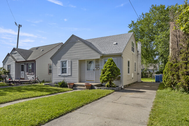 Building Photo - 26160 Hanover St