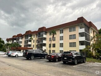 Building Photo - 4170 Inverrary Dr