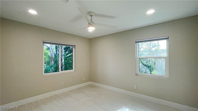 Foto del edificio - 570 100th Ave N