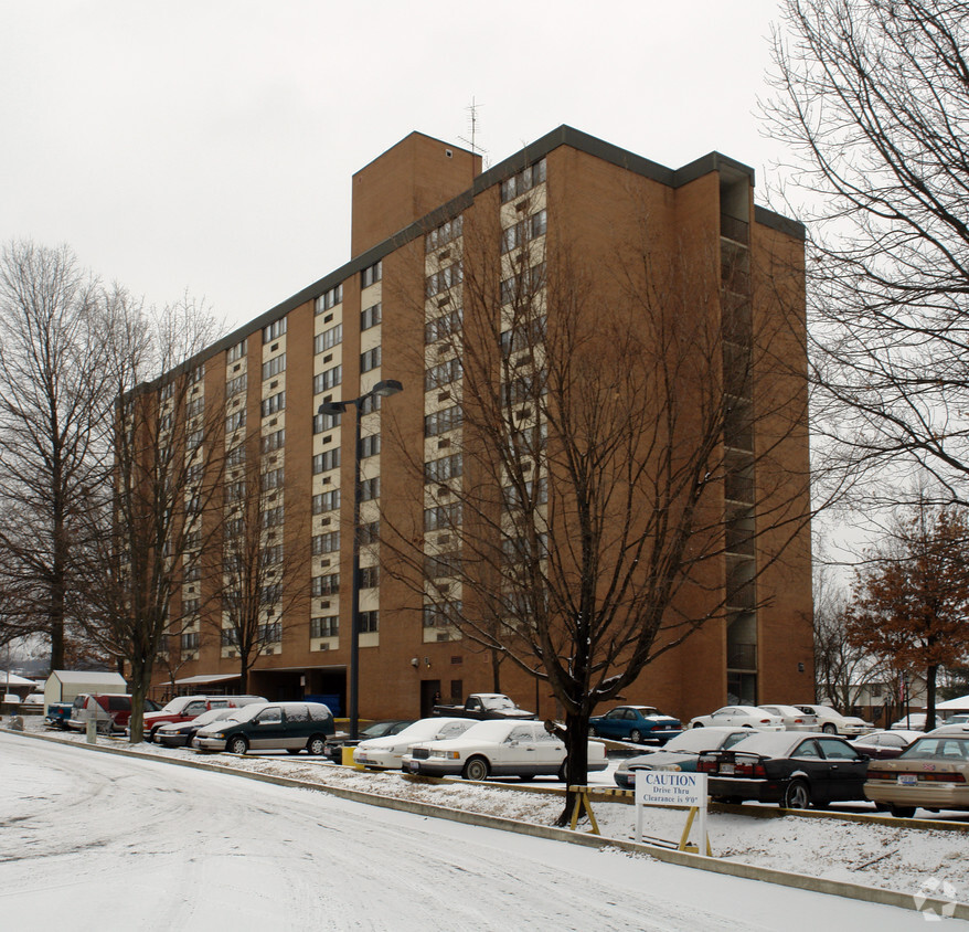 Foto del edificio - Sherman Thompson Towers