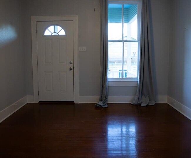 Building Photo - 4718 Avenue Q 1/2