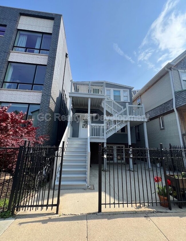 Building Photo - 3053 W Lyndale St
