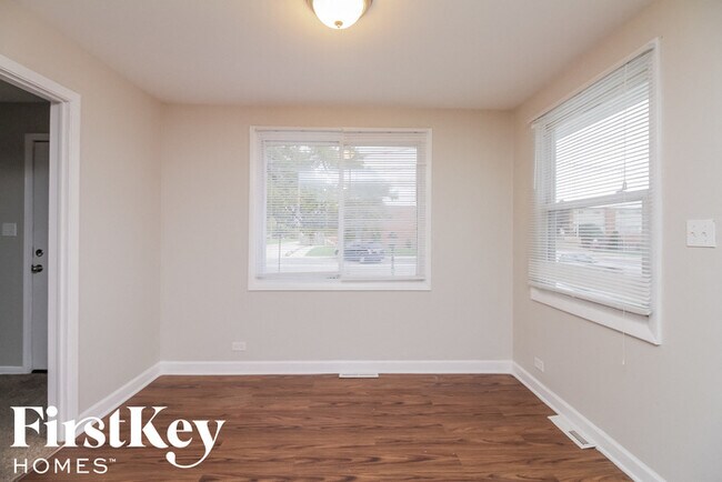Foto del edificio - 14602 Keeler Ave