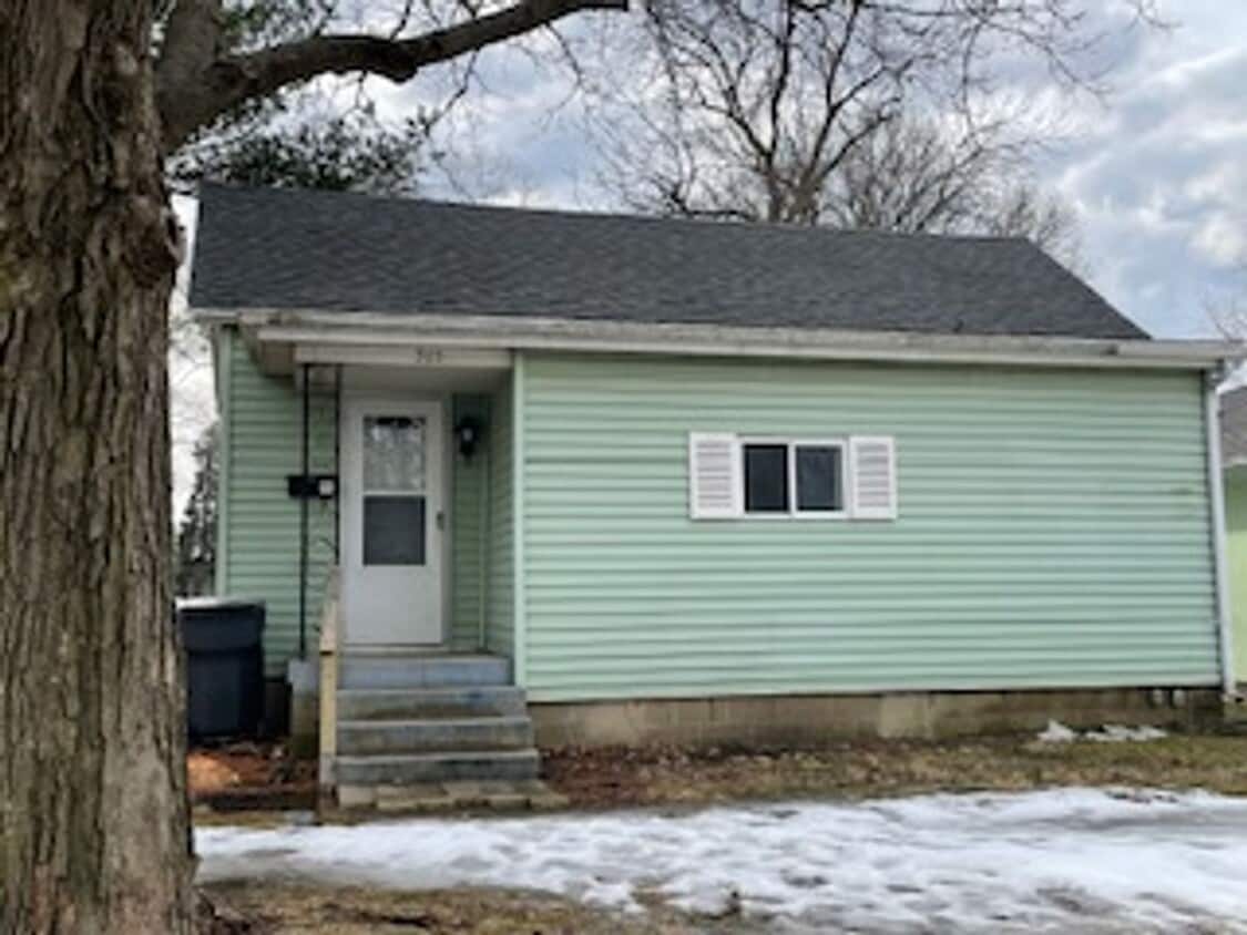 One Bedroom Duplex Home House Rental in Tuscola, IL