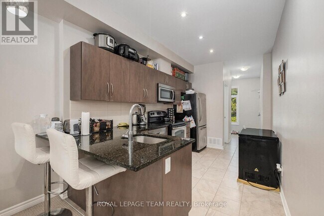 Building Photo - 289 Everest Private