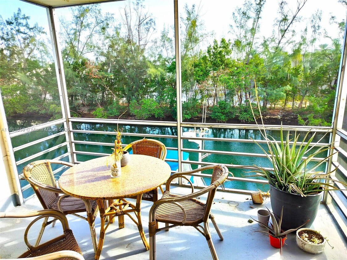 Foto principal - 3660 NE 166th St