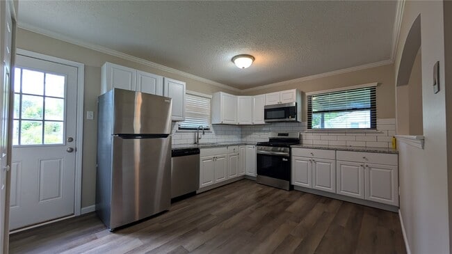 Building Photo - 809 Jacobs Ln