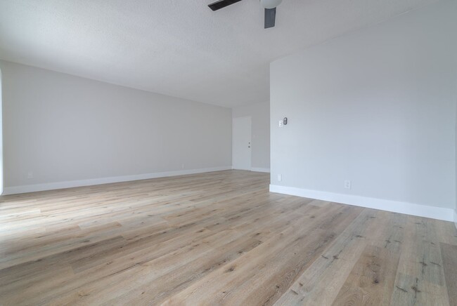 Building Photo - 4060 Stevely Ave