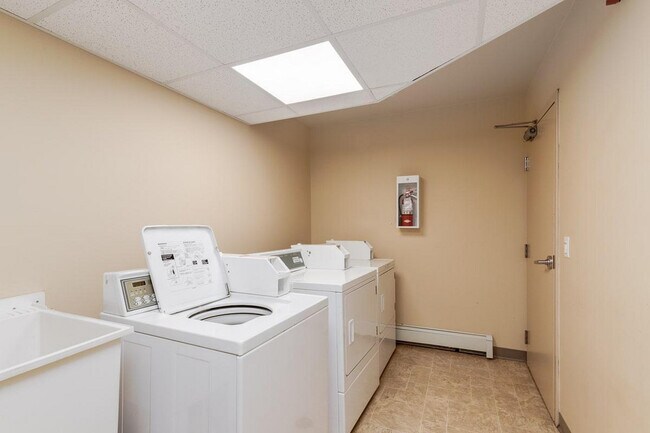 Photo du bâtiment - Fairway Plaza