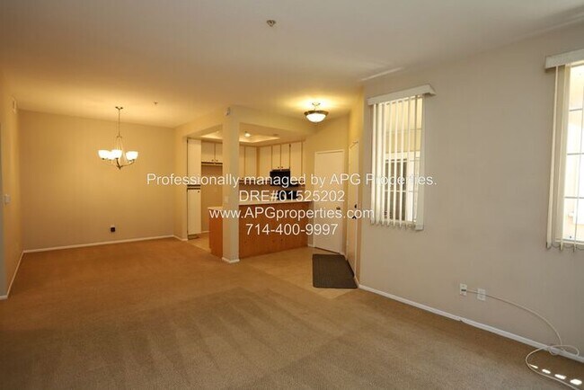 Building Photo - Spacious 1 Bedroom + 1 Bathroom Condo with...
