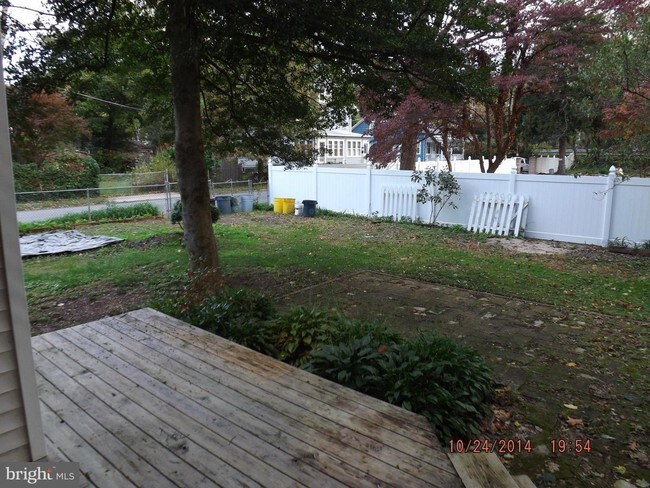 Building Photo - 1418 Riverside Dr