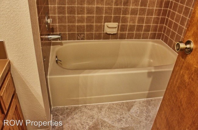 Foto del edificio - 3 br, 2 bath House - 2171 N Linder Rd