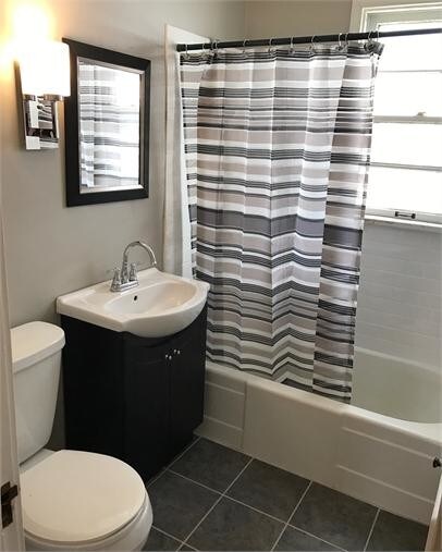 Foto principal - 114 N Spring St