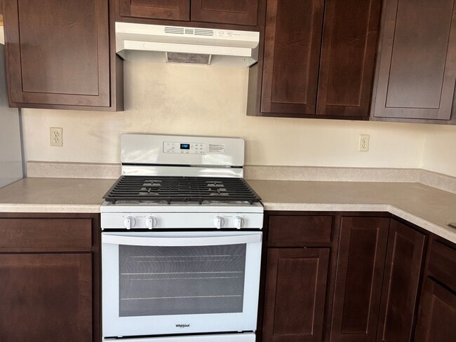 Building Photo - Grafton 3 Bedroom 2.5 bath Town Home