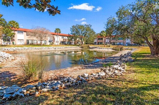 Foto del edificio - 1750 Belleair Forest Dr