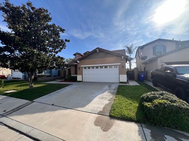 Building Photo - Beautiful 4 Bedroom, 3 Baths Single Family Home In North Fontana for Lease