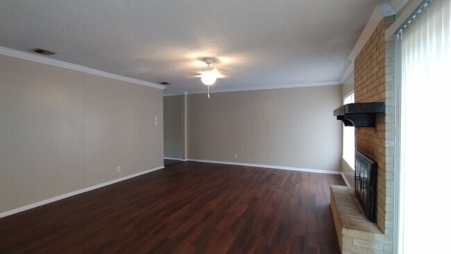 Building Photo - 5102 Alan Bean Dr