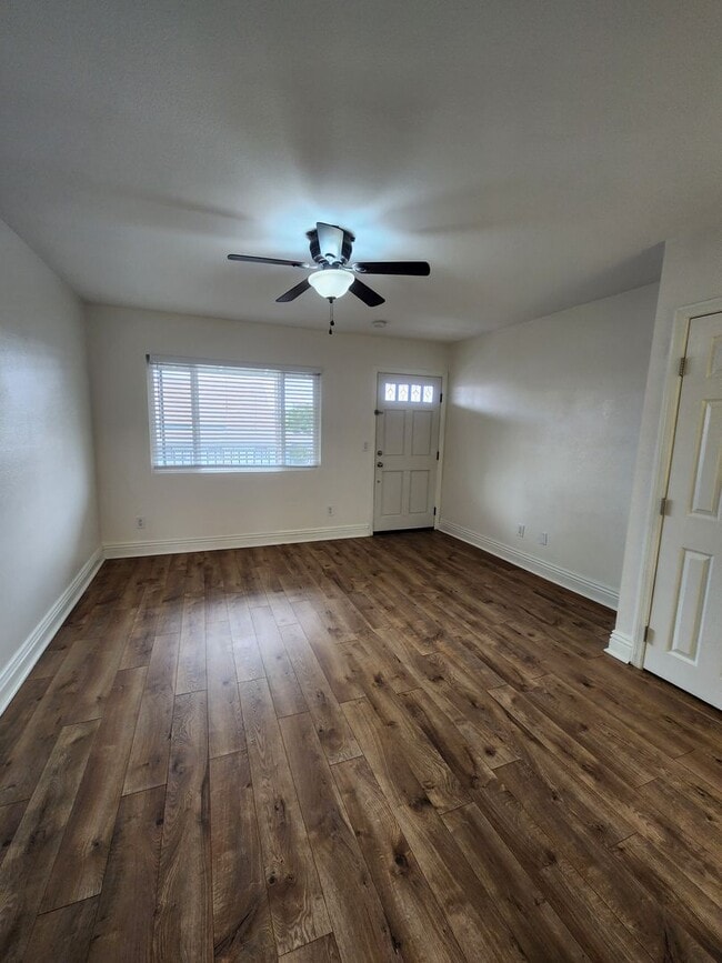 Foto del edificio - COMING SOON!  Clean Upstairs Unit In Convenient Location- Close to SDSU!