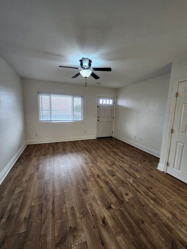 Foto del edificio - **SPECIAL** FIRST MONTH FREE!!! Clean Upstairs Unit In Convenient Location- Close to SDSU!