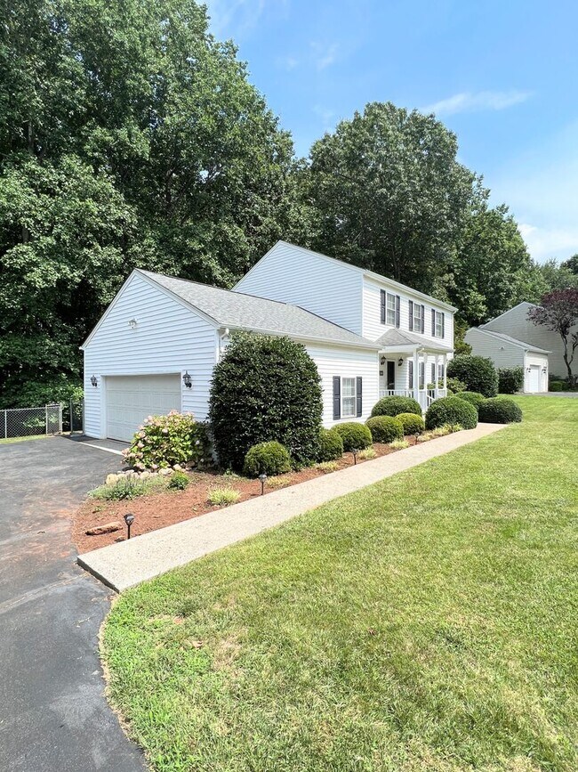 Foto del edificio - 4 Bedroom Home in Lynchburg