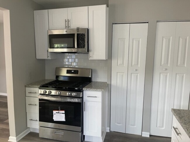 Foto del edificio - 1607 Kenmore Ave