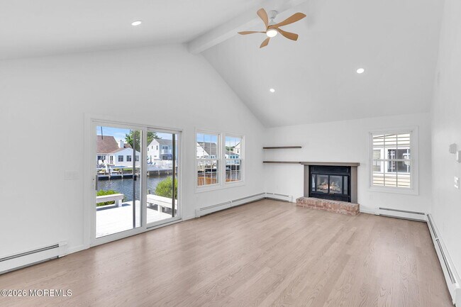 Building Photo - 90 Spinnaker Ct