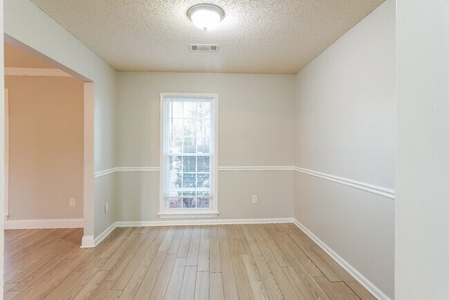 Building Photo - 4 Bedroom Tuscaloosa Gem!