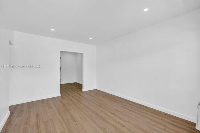 Foto del edificio - 1315 NE 146th St