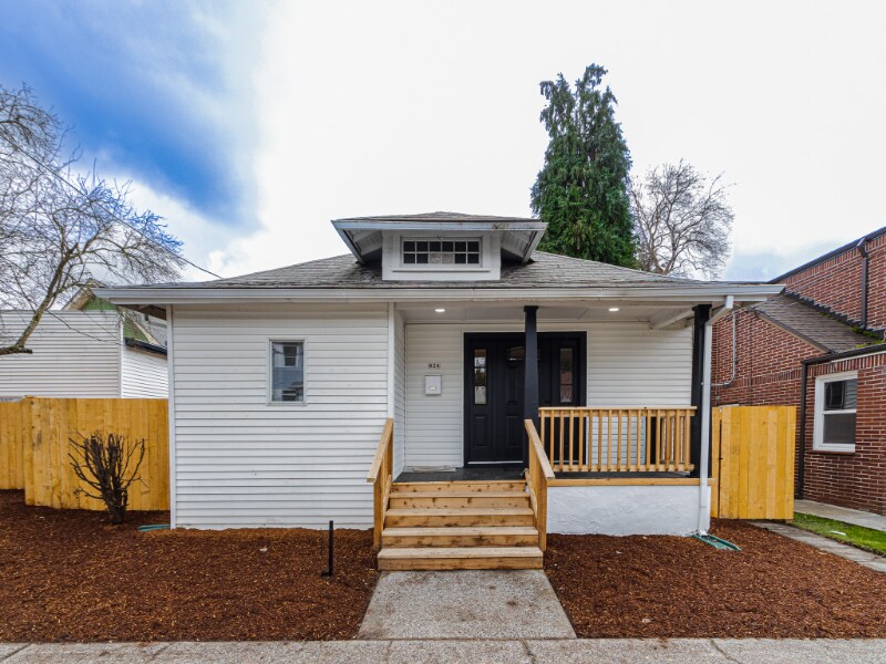 Foto principal - 824 SE Tacoma St