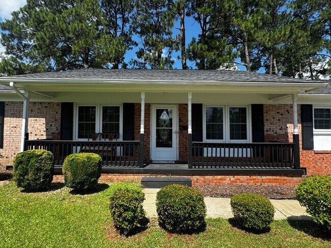 Building Photo - Updated 4 Bedroom Ranch in Established Nei...