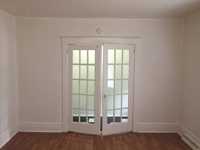 Living room entrance - 214 N 8th St