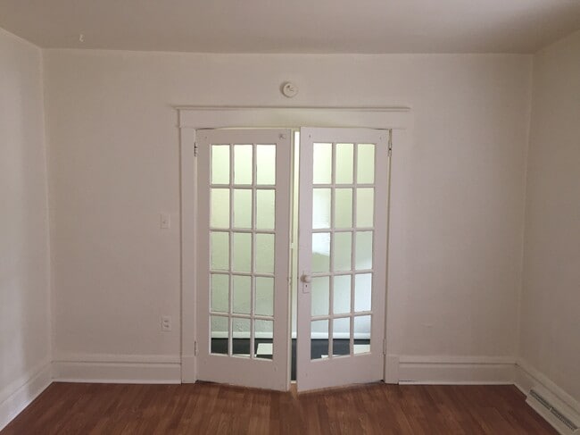 Living room entrance - 214 N 8th St