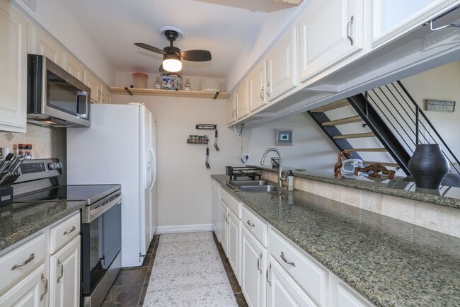 Building Photo - 12600 Melville Dr
