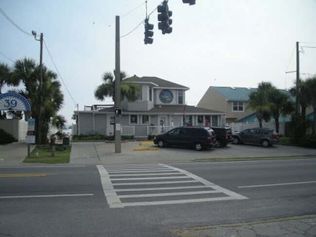 Building Photo - For Rent! Beautiful 2BA/1.5BR Townhome in Gulf Highlands!