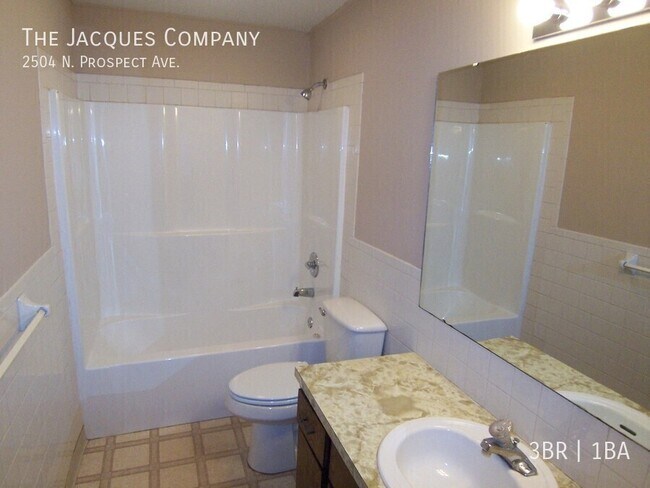 Foto del edificio - 2504 N Prospect Ave