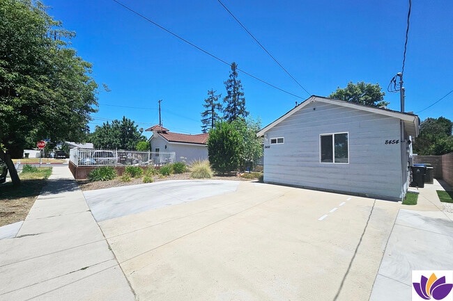 Building Photo - 8454 Zelzah Ave