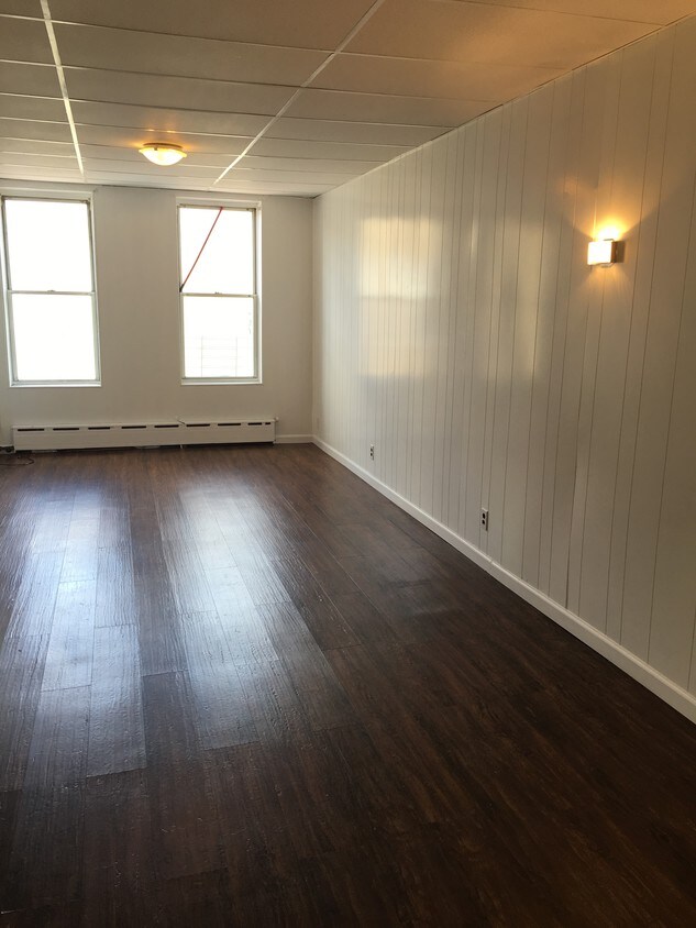 Foto principal - 64-59 Cooper Ave