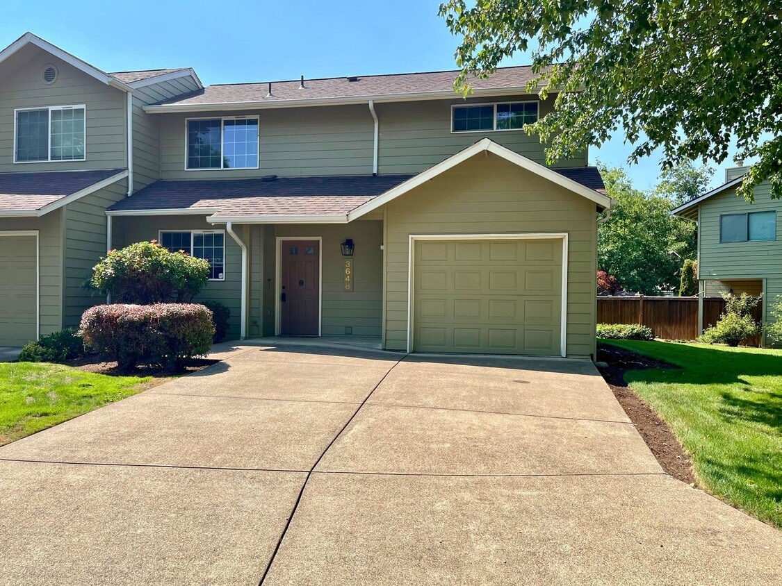 Foto principal - (WES) Spacious 2-Bed, 2-Bath Condo with Lo...
