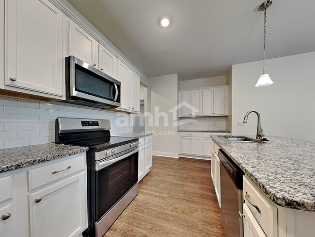 Building Photo - 16 Cherry St