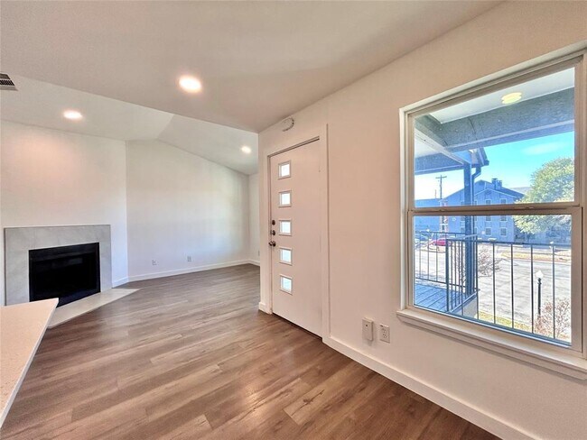 Foto del edificio - 6409 Burns St