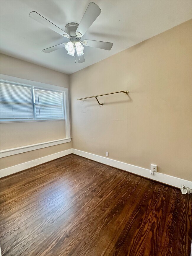 Foto del edificio - 605 W Saulnier St