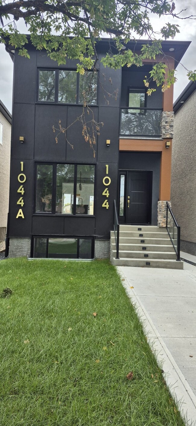 Building Photo - 1044 Dumas Ave