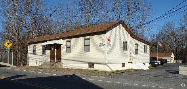 Building Photo - 26-34 Putnam Rd