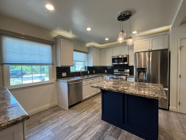 Foto del edificio - Open floorplan, office + great backyard - ...