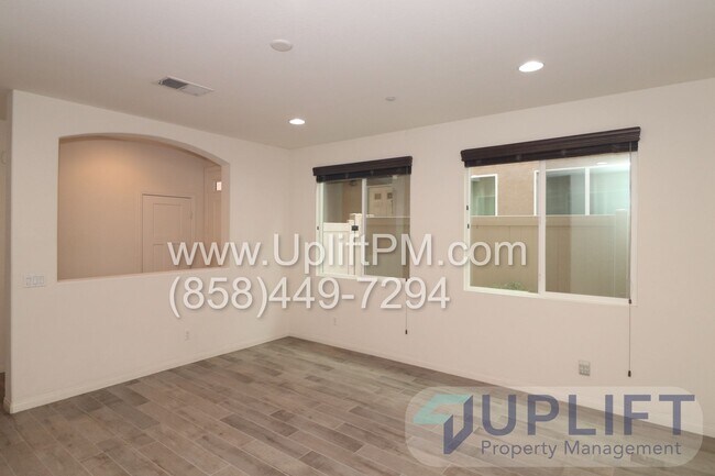 Building Photo - 3 Bedroom 2.5 Bathroom Townhouse in Ramona...