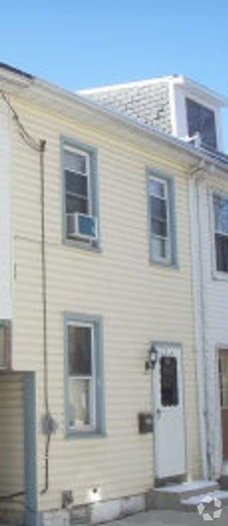 Building Photo - 1020 Orchard St