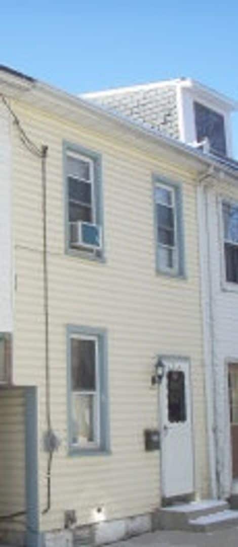 Building Photo - 1020 Orchard St